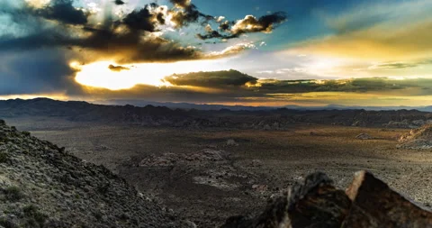 Dramatic Sunset Timelapse Overlooking Mojave Desert Vídeo Stock 154014128