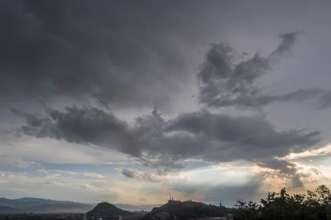 Dramatic thunderstorm clouds with sunlight Foto stock