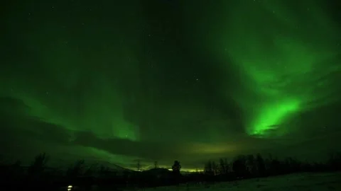 Dramatic Time-Lapse of Polar Lights Painting the Night Sky Over Lofoten Islands. Vídeo Stock 334658998