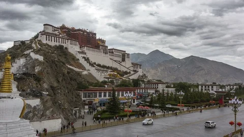 Dramatic Time-lapse of Potala Palace in Tibet Vídeo Stock 93387369