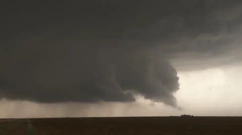 Dramatic time-lapse of severe thunderstorm and clouds rushing into storm. Video stock 11407260