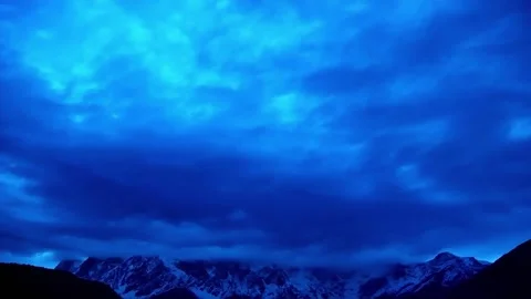 Dramatic Timelapse of Clouds Moving Over Himalayan Mountains, Tibet, China 動画素材 336874603