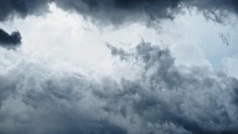 Dramatic Timelapse of Fast-Moving Clouds Creating Intense Atmospheric Mood Video stock 315110254