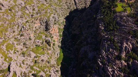 The dramatic Torrent de Pareis canyon in Sa Calobra, Mallorca, meeting the Видео 334675144