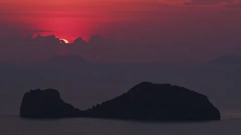 Dramatic tropical sunset with huge sun through clouds. Koh Samui. Thailand. Stock Footage 332452121