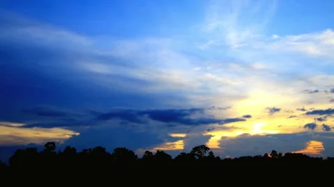 Dramatic Twilight Sky with Silhouetted Landscape 動画素材 310818111