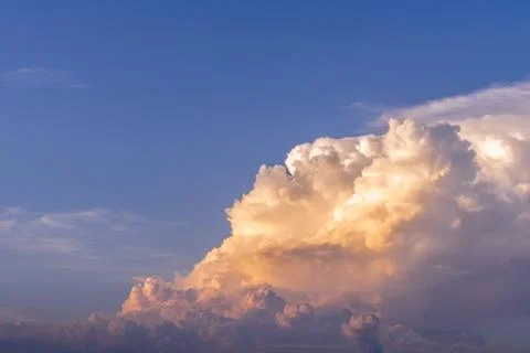 Dramatic twilight sunset fluffy cloud on blue sky 스톡 사진