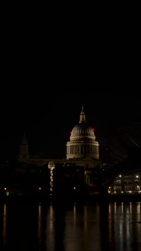 Dramatic Vertical 4K Night to Day Fast Moving Time Lapse Video of St Paul C.. Vídeos de archivo 248542339