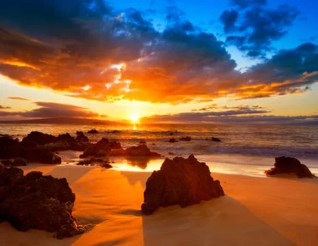 Dramatic vibrant sunset in hawaii Foto stock