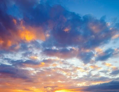 Dramatic vibrant sunset in hawaii Foto stock