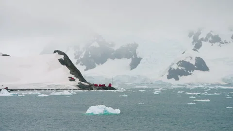 Dramatic View Of The Almirante Brown Antarctic Base At Paradise Bay On The Vídeo Stock 334082208
