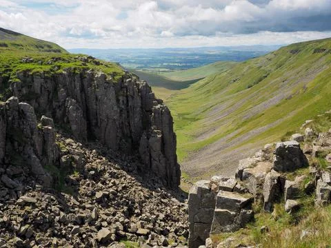 Dramatic view from High Cup Nick of chasm, Eden Valley, North Pennines, Cumbria Foto stock
