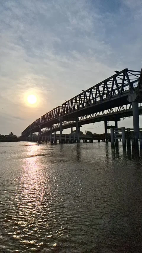 Dramatic view of Kapuas 2 Bridge when as the sun rises from the eastern horizon Stock Footage 310952819