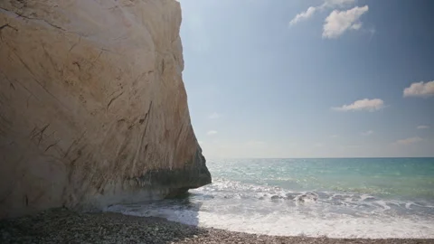 Dramatic view of a large cliff face meeting the sea at Aphrodite's Rock in Vídeo Stock 331701922