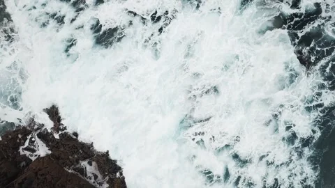 A dramatic view of the sea crashing on rocks 動画素材 246918290