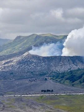 Dramatic View of a Smoking Volcano Crater. Bromo Malang 스톡 사진