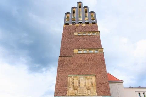 Dramatic View of Wedding Tower in Darmstadt, Iconic Venue at Mathildenhoehe Stock-Fotos