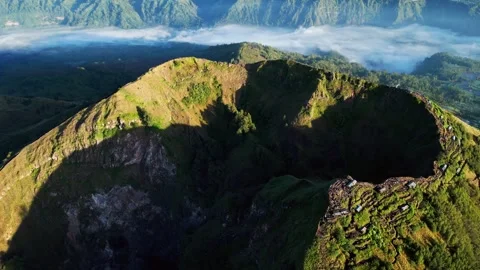 Dramatic Volcanic Terrain and Misty Mountain Valley Across Bali Highlands 库存影片 336704271
