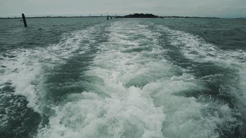 Dramatic waves from a boat, slow motion 動画素材 124262429