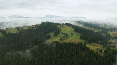 Dramatic weather in the mountains after rain. Fog in the mountains, aerial view Vídeo Stock 133999741