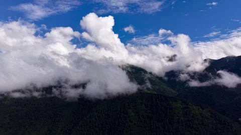 Dramatic White Clouds Drifting Over Lush Green Mountains in China Vídeos de archivo 347186696