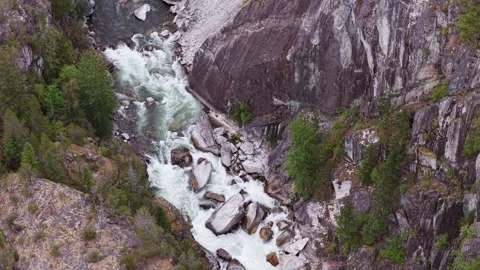 Dramatic White Water River Rushing Through a Deep Rocky Canyon in British 스톡 동영상 312319411