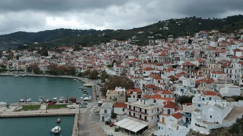 Dramatic winter scenery over Chora town in Skopelos island, Greece Vídeo Stock 162356312