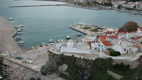 Dramatic winter scenery over Chora town in Skopelos island, Greece Vídeo Stock 162361729