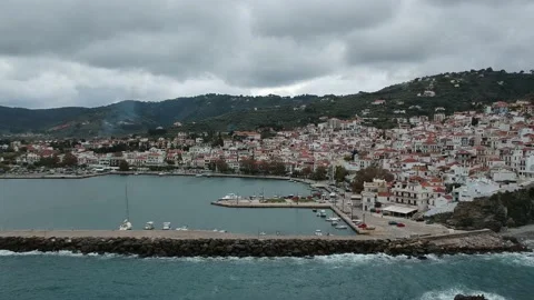 Dramatic winter scenery over Chora town in Skopelos island, Greece Vídeo Stock 162362014