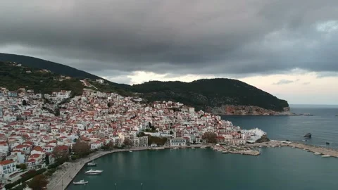 Dramatic winter scenery over Chora town in Skopelos island, Greece Vídeo Stock 162377412