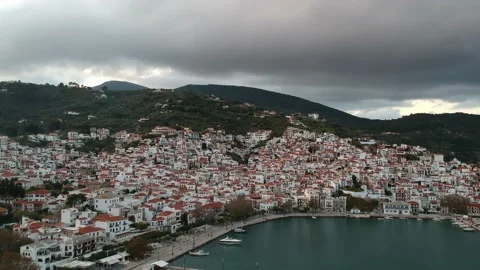 Dramatic winter scenery over Chora town in Skopelos island, Greece Vídeo Stock 162381316