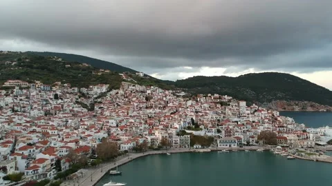 Dramatic winter scenery over Chora town in Skopelos island, Greece Vídeo Stock 162381328
