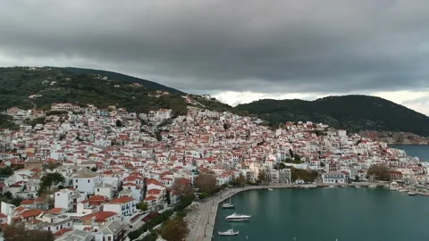 Dramatic winter scenery over Chora town in Skopelos island, Greece Vídeo Stock 162381329