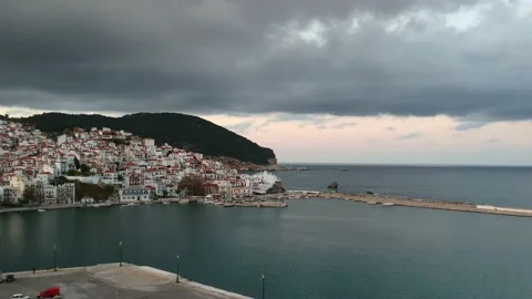 Dramatic winter scenery over Chora town in Skopelos island, Greece Vídeo Stock 162384483