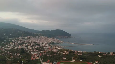 Dramatic winter scenery over Chora town in Skopelos island, Greece Vídeo Stock 162387861