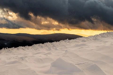 Dramatic winter sunset over Polonina Wetlinska in Bieszczady Mountains, win.. Stock Photos