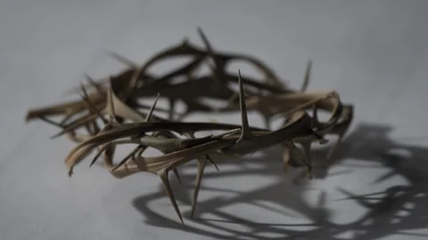Dramtic Shifting light on a Crown of Thorns for Jesus on Easter Stock Footage 86082368
