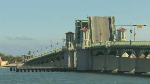 Draw Bridge closing Stock Footage 21305546
