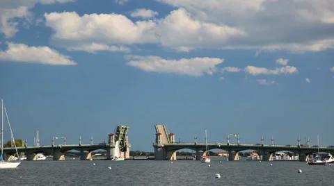 Drawbridge wide shot Vídeos de archivo 34449211