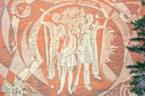 Drawing on a building built in the Soviet Union Fotos de archivo