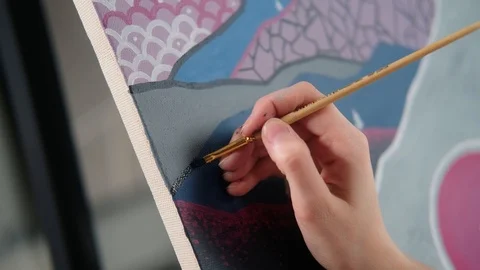Drawing on canvas: woman’s hand draws a dark line using a brush Vídeo Stock 122988239