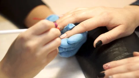 Drawing design on the client’s nails in a manicure cabinet Video stock 126171186