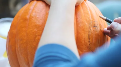 Drawing design on a pumpkin Stock Footage 42941563