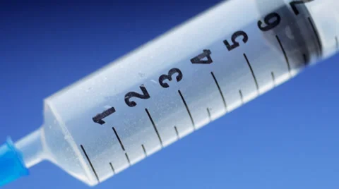 Drawing fluid in to syringe, close up Stock Footage 29079833