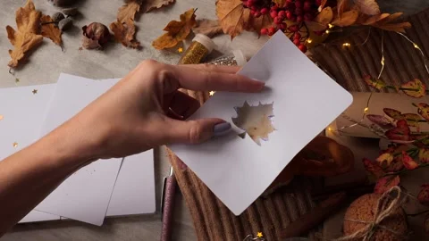 Drawing on the foam of coffee or latte with cinnamon Stock Footage 245627780