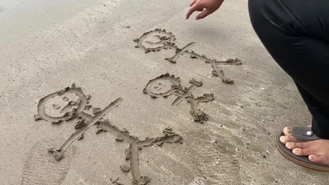 Drawing a human in the beach sand Vídeo Stock 287824339