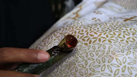 Drawing intricate patterns using canting and wax or mencanting on the Stock Footage 282788926