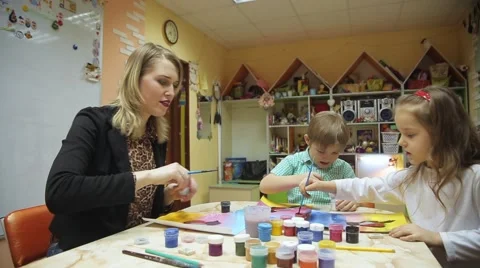 Drawing with kids in the classroom Stock Footage 59608018