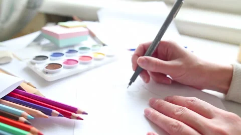Drawing process, close-up 動画素材 40030883