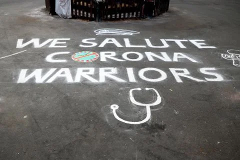 Drawing on road was made on road  to salute corona warriors Foto stock